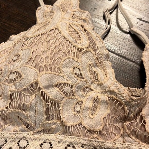 Pink Lily Lace Bralette - Picture 3 of 7